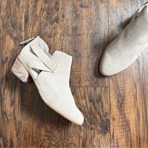 Dolce Vita • Koree Ankle Boots perforated suede leather strap cut out beige